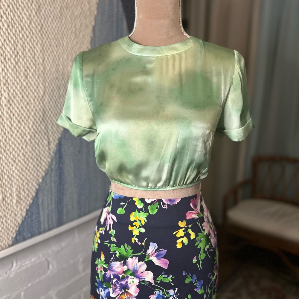 NWT Topshop Green Cuffed Sleeve Crop Top with Waist Tie Detail - Picture 2 of 10